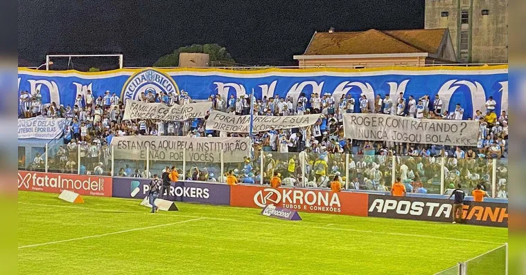 Imagem ilustrativa da notícia Torcida do Paysandu protesta contra valores de ingressos