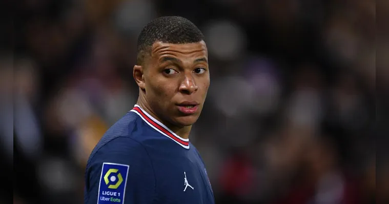 Imagem ilustrativa da notícia Mbappé concede entrevista 'bombástica' e aponta dedo ao PSG