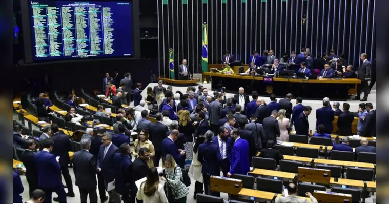 Imagem ilustrativa da notícia Reforma tributária é aprovada em 1º turno por 382 votos