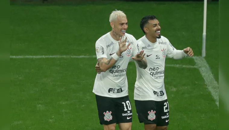 Imagem ilustrativa da notícia Corinthians bate Fluminense e respira na tabela