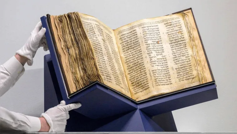 Imagem ilustrativa da notícia Antiga Bíblia hebraica é vendida por R$ 189 milhões nos EUA