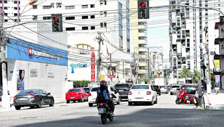 Imagem ilustrativa da notícia Avanço de sinal: DIÁRIO flagra infração mais comum em Belém