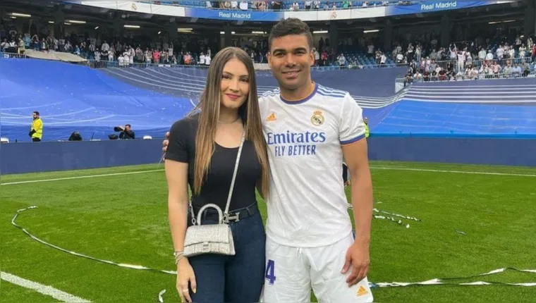 Imagem ilustrativa da notícia Esposa de Casemiro nega traição e sai em defesa do marido