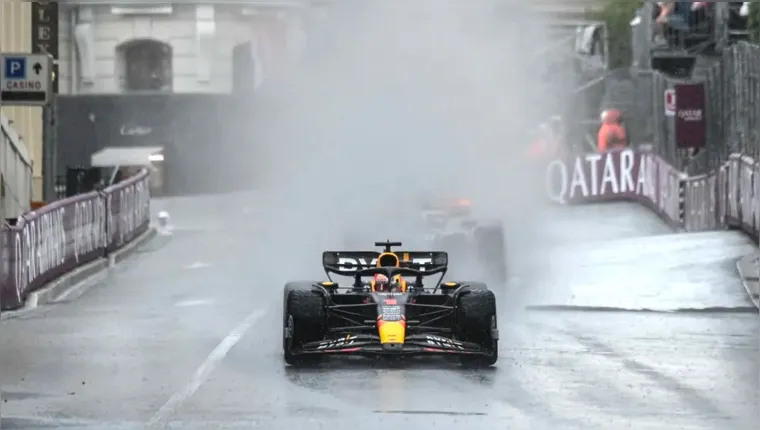 Imagem ilustrativa da notícia Com chuva, Verstappen vence GP de Mônaco de ponta a ponta