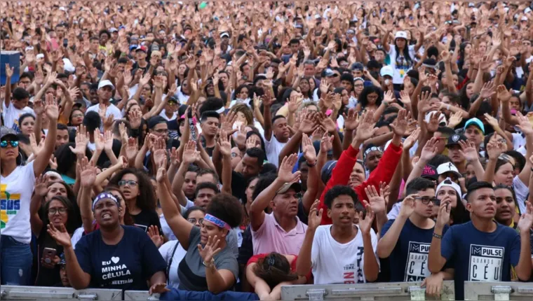 Imagem ilustrativa da notícia Marcha para Jesus teve multidão com joelhos no asfalto em SP