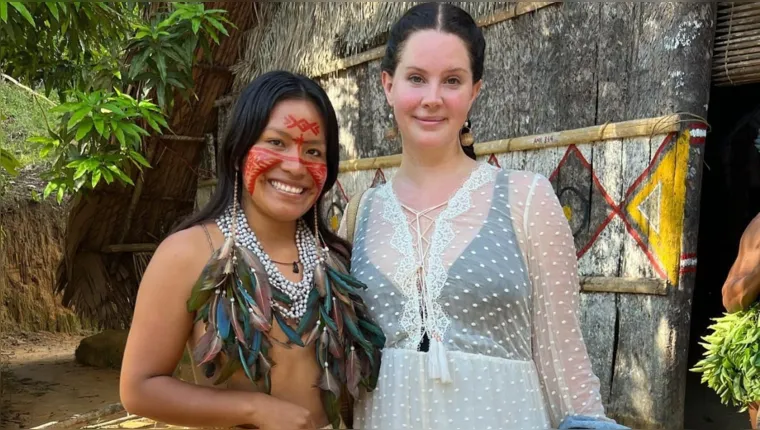 Imagem ilustrativa da notícia Lana Del Rey visita aldeia indígena em Manaus