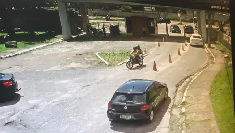 Imagem ilustrativa da notícia Vídeo: Mulher tem carro furtado durante congresso na UFPA