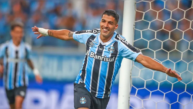 Imagem ilustrativa da notícia Grêmio vence América-MG de virada com gol de Suárez
