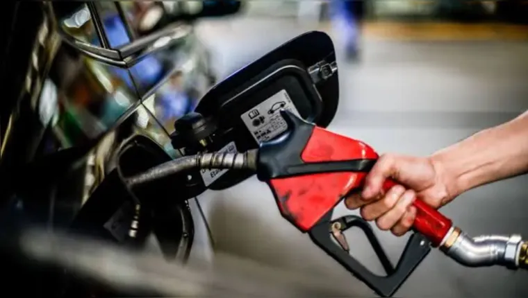 Imagem ilustrativa da notícia Petrobras reduz preço da gasolina para distribuidoras