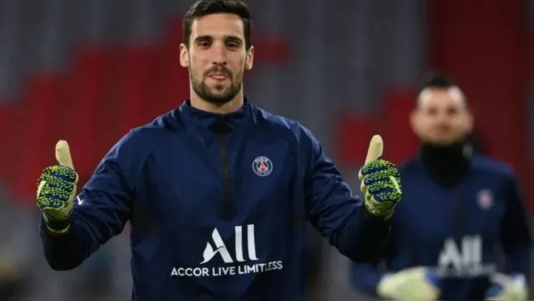 Imagem ilustrativa da notícia  Goleiro do PSG segue sedado e em estado grave após 15 dias