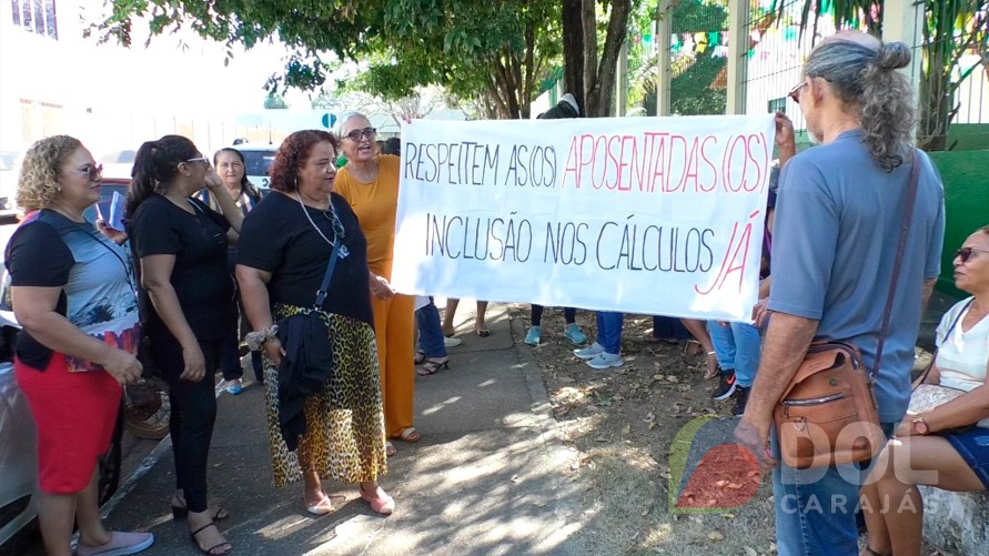 Educadores protestam por pagamentos retroativos em Marabá