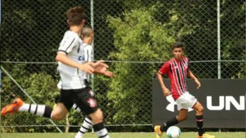 Victor Diniz sofreu traumas pesados após presenciar a morte do pai. Mas como os clubes podem colaborar para ajudar neste tipo de caso?