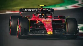 Carlos Sainz, da Ferrari, conquistou neste sábado (2) a pole position para a disputa do GP da Itália, 14ª etapa da temporada 2023 da Fórmula 1.