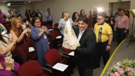 O vice-presidente do Grupo RBA, Camilo Centeno, recebeu a Imagem peregrina de Nossa Senhora de Nazaré