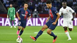 Sem Neymar e Mbappé, o PSG não conseguiu furar o bloqueio do Lorient neste sábado (12).