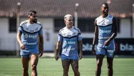 Soteldo (centro) está recuperado e irá jogar pelo Peixe