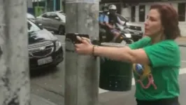 A deputada chegou a andar com a arma em punho por vários metros pelas ruas de São Paulo.