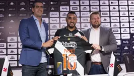 Dimitri Payet foi apresentado nesta sexta-feira (18) pelo Vasco, em São Januário.