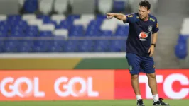 Fernando Diniz comanda treino da Seleção, no estádio Mangueirão, em Belém.