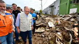 Comitiva liderada pelo presidente em exercício esteve neste domingo no Rio Grande do Sul