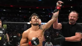 Brasileiro passou por dificuldades até chegar a ser campeão do UFC