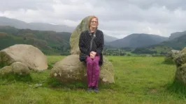 Rachel Pollack no Círculo de Pedras de Castlerigg, Conferência de Tarot Tarosophy, Lake District, julho de 2009.