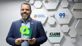 Jamir Macedo recebeu o troféu nesta segunda-feira (21).