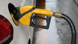 No ano, a variação acumulada do preço de venda de gasolina A da Petrobras para as distribuidoras é uma redução de R$ 0,15 por litro.