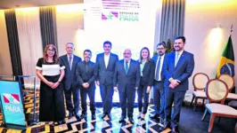 A cerimônia ocorreu no Palácio dos Despachos, com presença do governador e outras autoridades