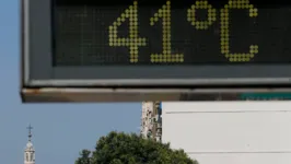 O forte calor tem afetado diversas regiões do Brasil nesta semana.