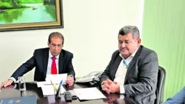 Jader em reunião com o prefeito de Igarapé-Miri, Roberto Pina Oliveira, para obras no município