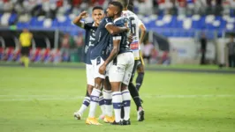 Muriqui comemora o gol com que abriu o caminho da vitória do Leão