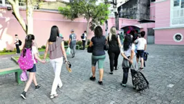 Nos colégios particulares de Belém, o dia foi de movimentação intensa na entrada e saída dos estudantes