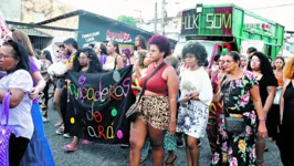 Mulheres e apoiadores que saíram da Associação Afro Religiosa