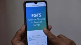 Desde 2019, quem opta pelo saque-aniversário do FGTS pode sacar anualmente, enquanto empregado