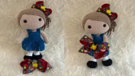Bonecas amigurumi que representam crianças com a síndrome autista.