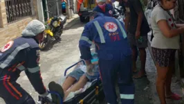 O idoso foi socorrido por uma ambulância do Samu.