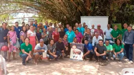 Agricultores receberam as orientações dos técnicos da Emater local sobre a criação de galinhas e frangos