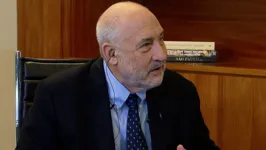 O Prêmio Nobel de Economia de 2001 e professor da Universidade de Columbia, nos Estados Unidos, Joseph Stiglitz, é o entrevistado do Espaço Público