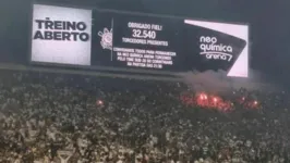Torcida do Corinthians lotou as arquibancadas da Neo Química Arena para acompanhar o treino aberto antes do Majestoso.