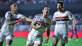 Calleri e Luciano marcam em vitória de brasileiros contra argentinos na competição continental