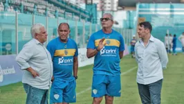 Presidente Maurício Ettinger em conversa com o técnico Hélio dos Anjos