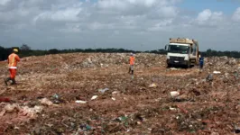 O prazo final para funcionamento do aterro ia até esta quinta-feira (31).