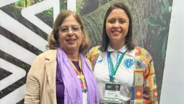 Ministra das Mulheres, Cida Gonçalves (esquerda), ao lado da diretora da mulher do Paysandu, Eveline Maia (direita).