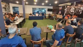 Conselheiros do Clube do Remo em mais uma reunião na sede social azulina