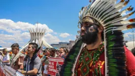 Manifestantes contra o marco temporal acompanham o julgamento em Brasília