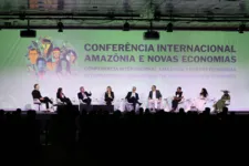 Empresários e militantes do meio ambiente e indígenas participaram da mesa inaugural