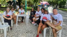 Componentes do grupo em uma das ações na Praça Batista Campos