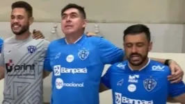 Robgol participou da concentração para o jogo do Paysandu contra o Botafogo-PB e fez parte do plantel que viajou à João Pessoa na última semana. Na foto, ele aparece ao lado do meia e capitão bicolor Robinho (à direita) e do auxiliar técnico Guilherme dos Anjos (à esquerda)