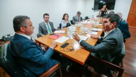 Helder Barbalho, Rui Costa, Jader Filho Miriam Belchior e Maurício Muniz em reunião